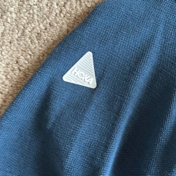 Hoka One One navy blue short sleeve shirt - running shirt - breathable fabric - Picture 2 of 4